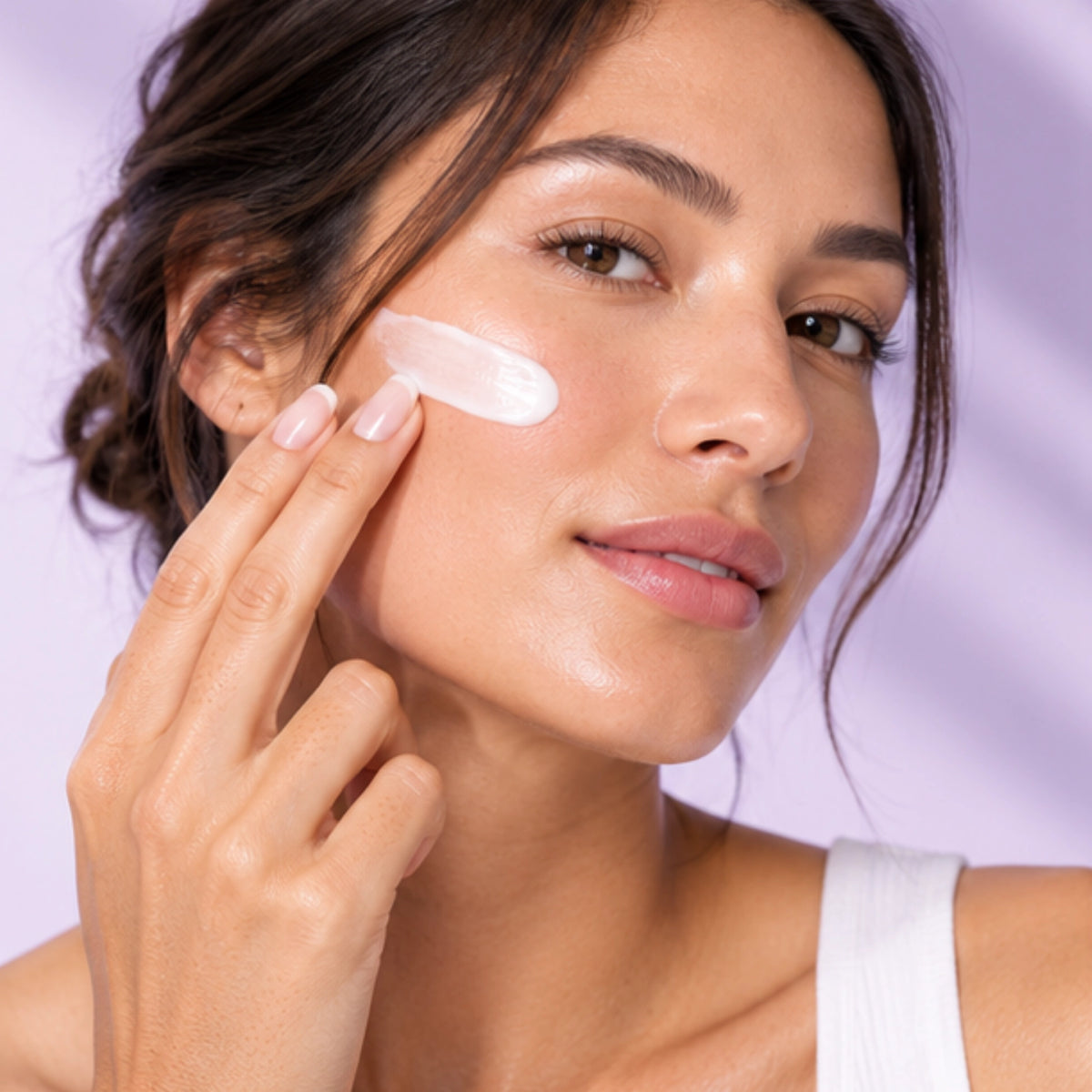 Supreme Recovery is a soothing moisturizer for sensitive, redness-prone and compromised skin, formulated to deeply hydrate while supporting the skin barrier and a balanced skin microbiome.